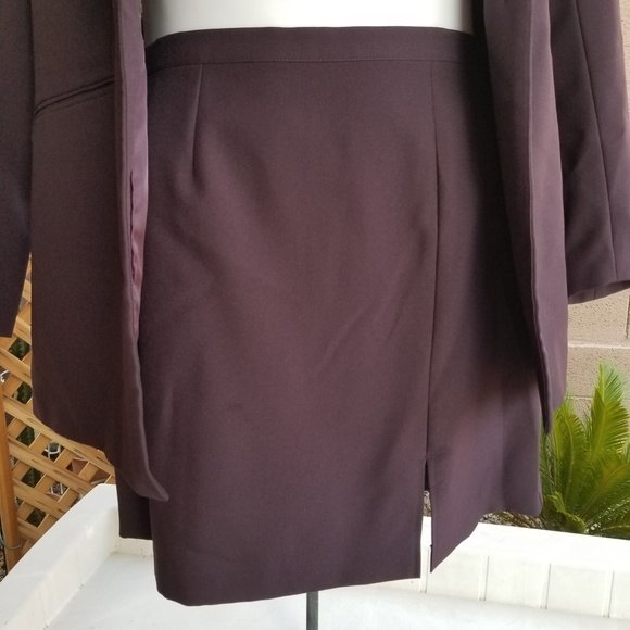Plum Suit (Blazer & skirt) (12) - Picture 4 of 5